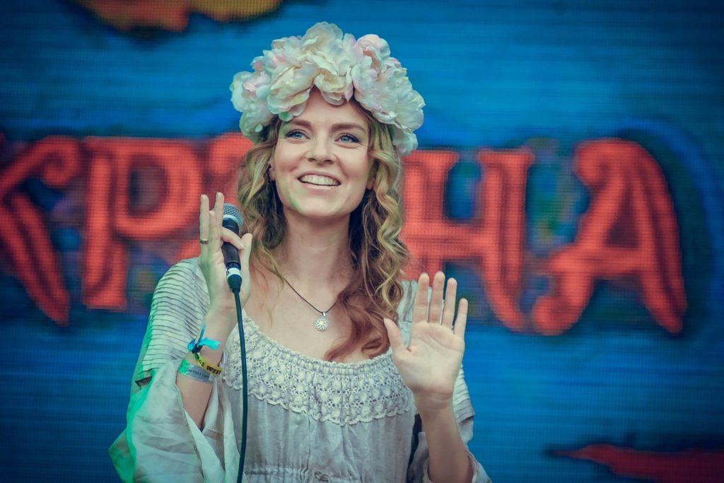 Анна Заклецька. Про День Незалежності, фестивалі і дівчинку з петриківкою - SAL-show анна заклецкая фото