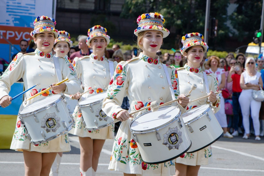 Барабанщицы, мажоретки